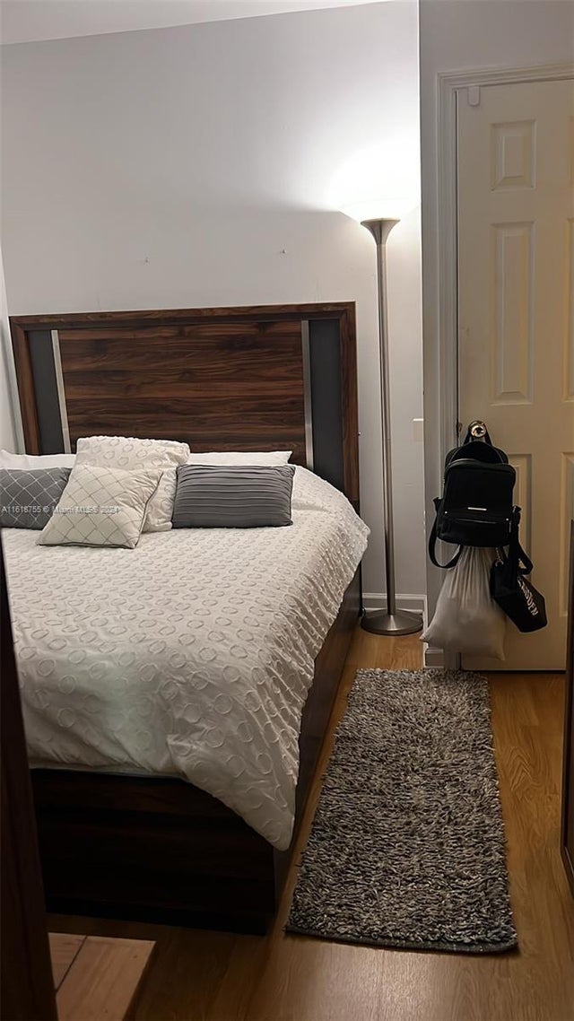 4 of 8 - 1027 Euclid Ave 5, Miami Beach, FL