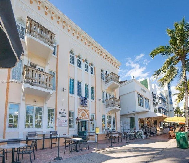 2 of 18 - 918 Ocean Dr 202, Miami Beach, FL