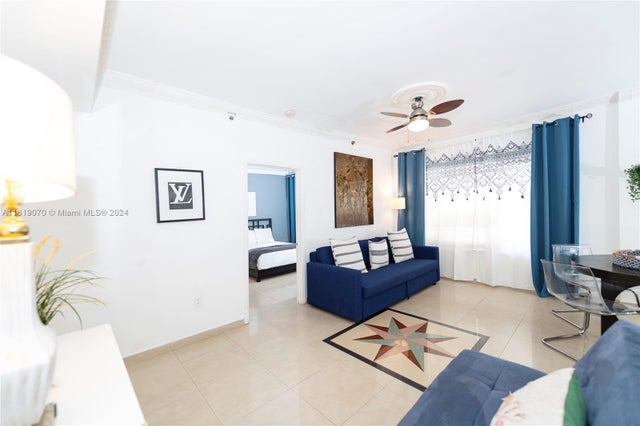 4 of 18 - 918 Ocean Dr 202, Miami Beach, FL