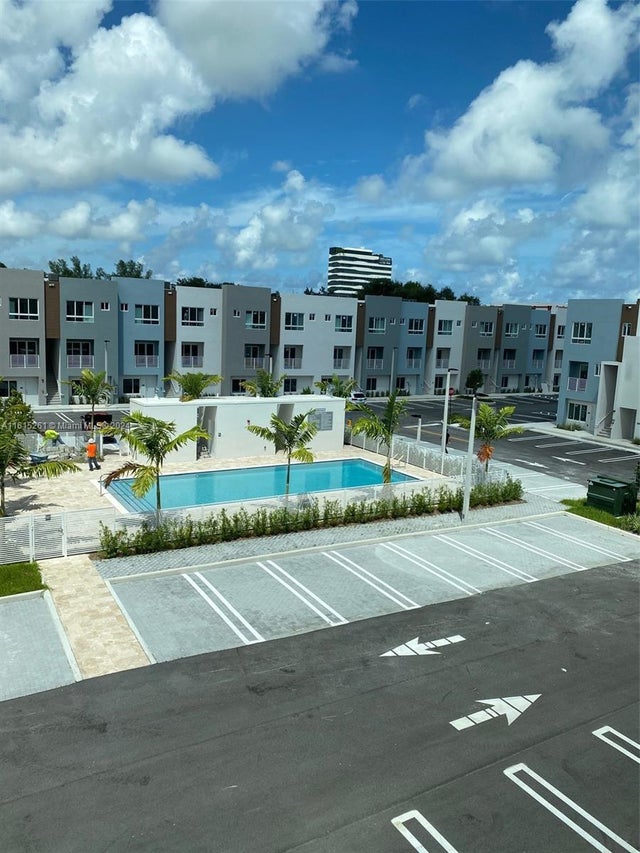 1 of 14 - 2505 Ne 193rd St 4207, Miami, FL