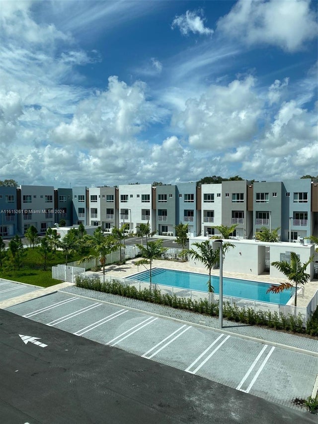 2 of 14 - 2505 Ne 193rd St 4207, Miami, FL