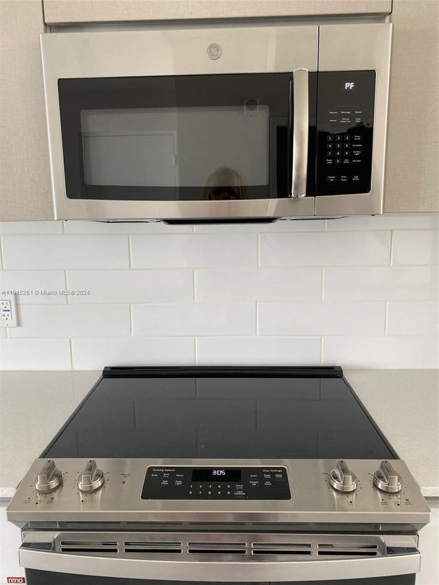 4 of 14 - 2505 Ne 193rd St 4207, Miami, FL