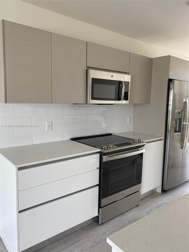 5 of 14 - 2505 Ne 193rd St 4207, Miami, FL