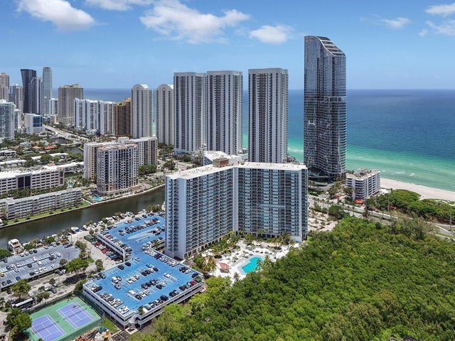 4 of 29 - 100 Bayview Dr 430, Sunny Isles Beach, FL