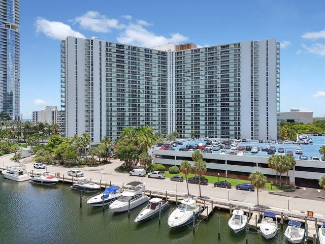 5 of 29 - 100 Bayview Dr 430, Sunny Isles Beach, FL