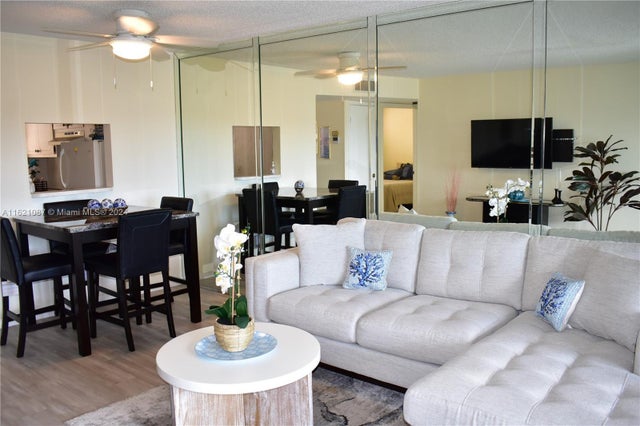 3 of 47 - 9621 Sunrise Lakes Blvd 302, Sunrise, FL