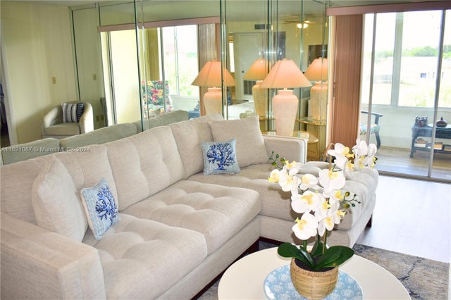 4 of 47 - 9621 Sunrise Lakes Blvd 302, Sunrise, FL