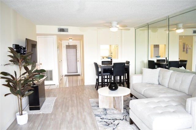 5 of 47 - 9621 Sunrise Lakes Blvd 302, Sunrise, FL