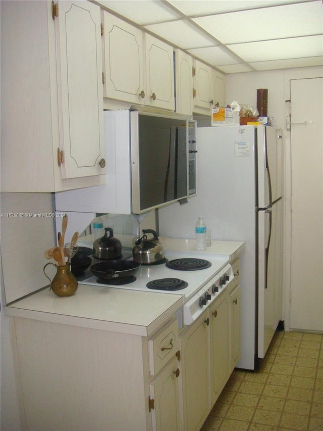 5 of 11 - 5401 Collins Ave 1012, Miami Beach, FL