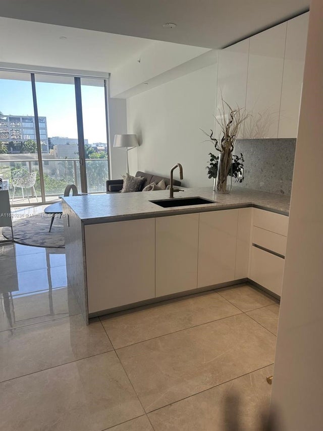 4 of 43 - 2678 Tigertail Av 515, Miami, FL