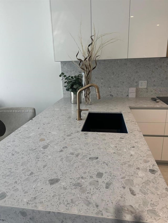 5 of 43 - 2678 Tigertail Av 515, Miami, FL
