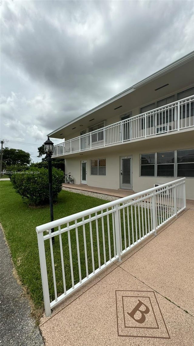 1 of 31 - 18 Hastings B 18, West Palm Beach, FL