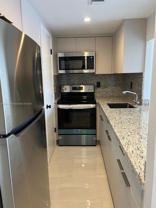 4 of 17 - 6580 W Flagler St 309, Miami, FL