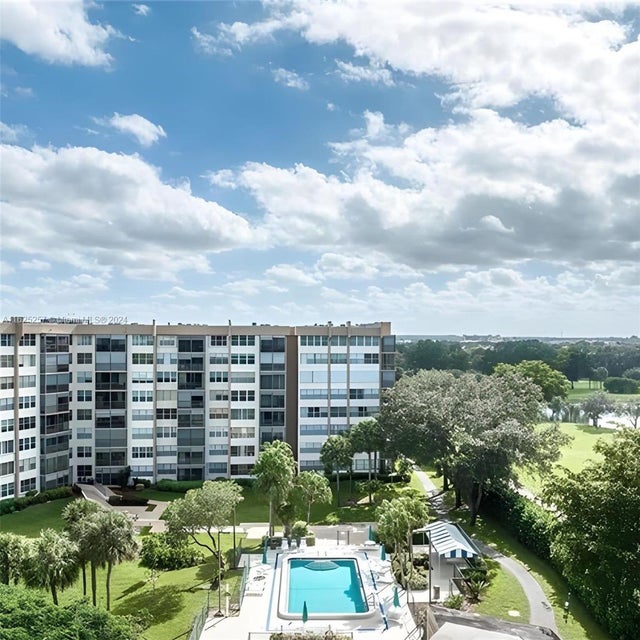 1000 Saint Charles Pl 522, Pembroke Pines