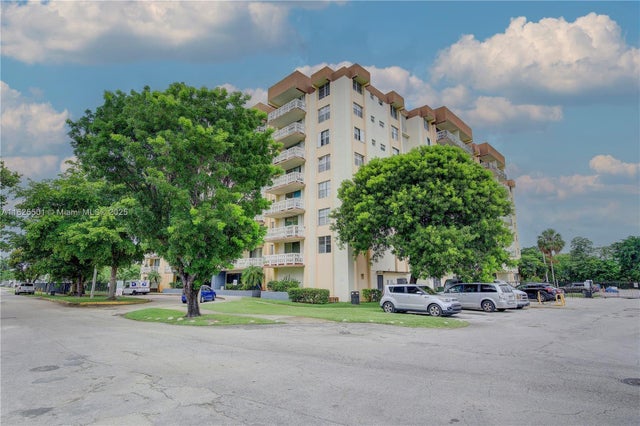 2 of 9 - 15600 Nw 7th Ave 306, Miami, FL