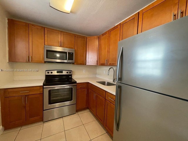 3 of 9 - 15600 Nw 7th Ave 306, Miami, FL