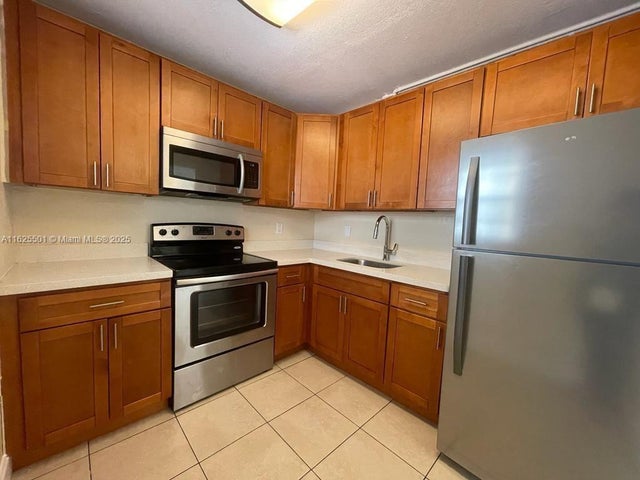 4 of 9 - 15600 Nw 7th Ave 306, Miami, FL