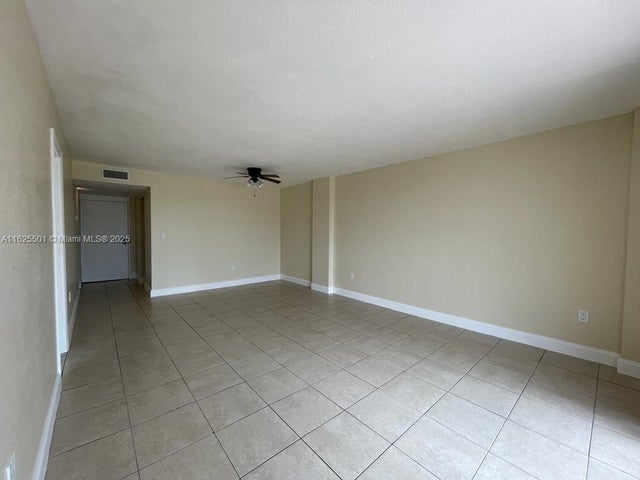 5 of 9 - 15600 Nw 7th Ave 306, Miami, FL