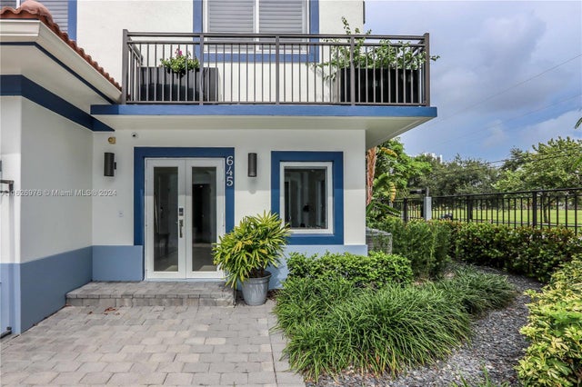 3 of 49 - 645 Ne 9th Ave, Fort Lauderdale, FL