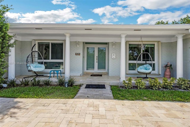 2 of 77 - 633 N Crescent Dr, Hollywood, FL