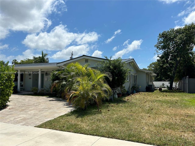 4 of 77 - 633 N Crescent Dr, Hollywood, FL