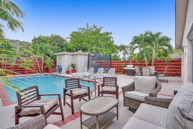 3 of 28 - 208 Sw 2nd Ave, Hallandale Beach, FL