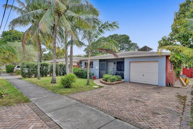 5 of 28 - 208 Sw 2nd Ave, Hallandale Beach, FL