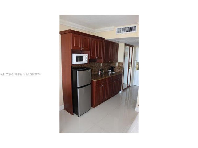 3 of 10 - 19201 Collins Av 929, Sunny Isles Beach, FL