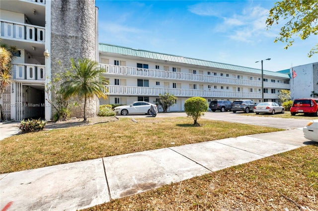 1 of 20 - 1140 Ne 191st St D24, Miami, FL