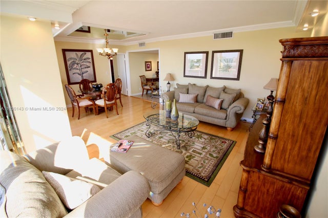 2 of 34 - 900 Bay Dr 319, Miami Beach, FL
