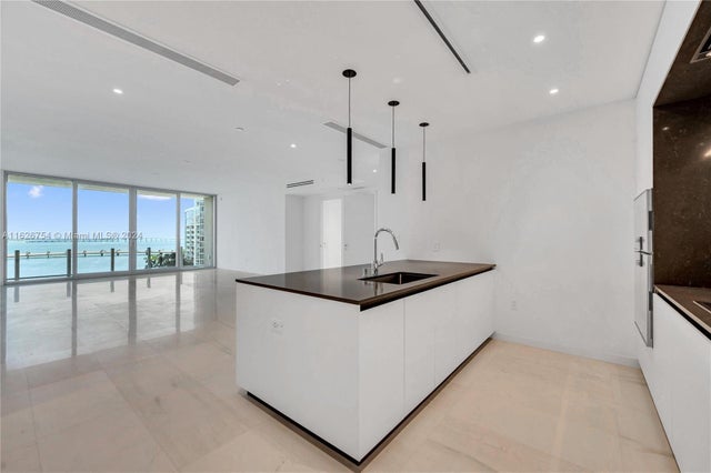 4 of 27 - 300 Biscayne Blvd Way 703, Miami, FL