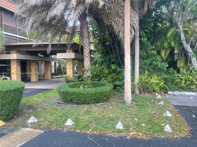 4 of 30 - 661 Ne 195th St 309, Miami, FL