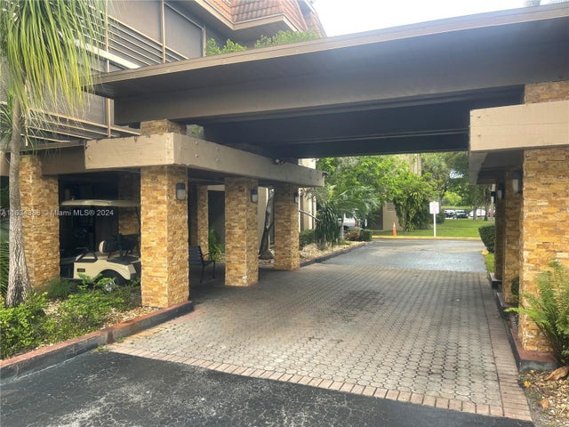 5 of 30 - 661 Ne 195th St 309, Miami, FL