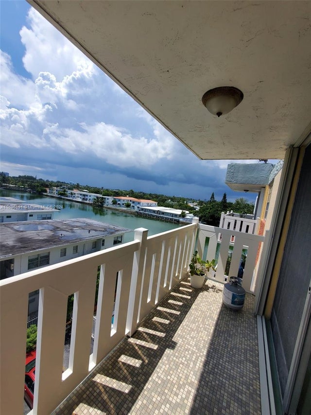 5 of 29 - 7900 Tatum Waterway Dr 502, Miami Beach, FL