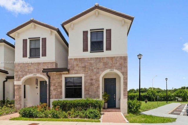 1 of 25 - 11410 W 34th Way, Hialeah, FL