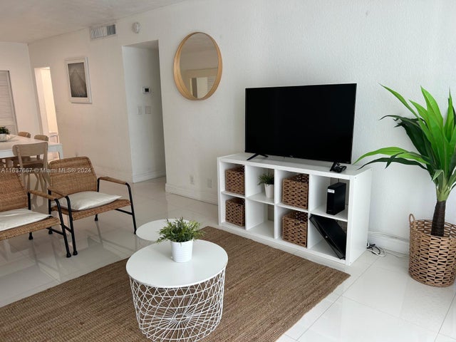2 of 15 - 3801 S Ocean Dr 9a, Hollywood, FL