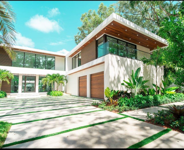 5 of 35 - 2910 Emathla St, Miami, FL