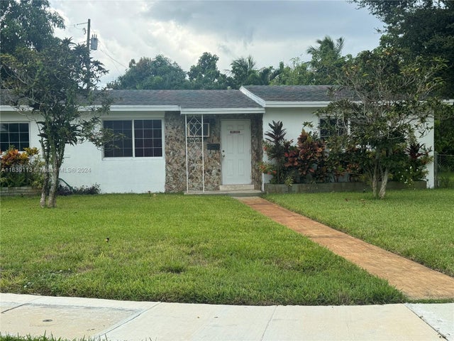 1 of 9 - 798 Nw 179th St, Miami Gardens, FL