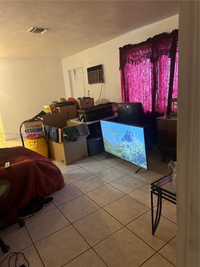 2 of 9 - 798 Nw 179th St, Miami Gardens, FL