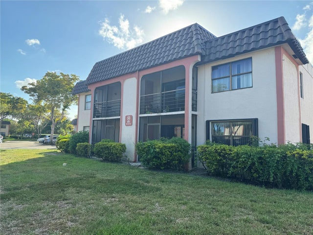 1 of 9 - 861 Ne 207th Ln 103-14, Miami, FL