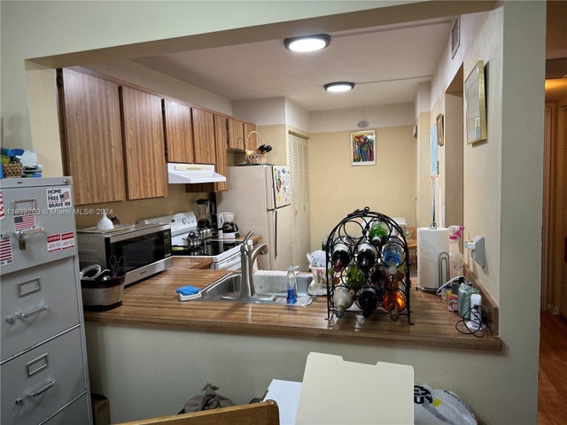 4 of 9 - 861 Ne 207th Ln 103-14, Miami, FL