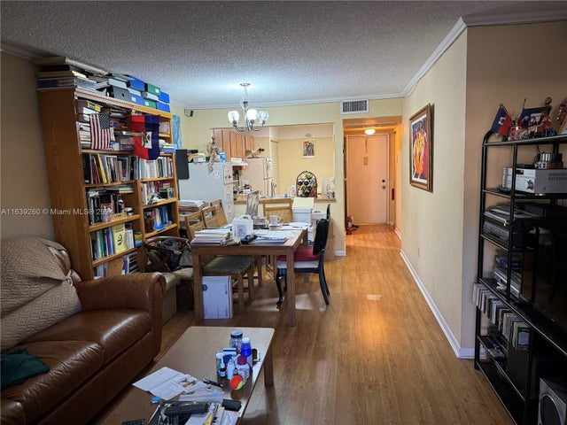 5 of 9 - 861 Ne 207th Ln 103-14, Miami, FL