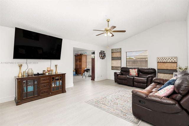 4 of 21 - 8205 Sw 12th Pl, North Lauderdale, FL