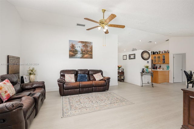 5 of 21 - 8205 Sw 12th Pl, North Lauderdale, FL