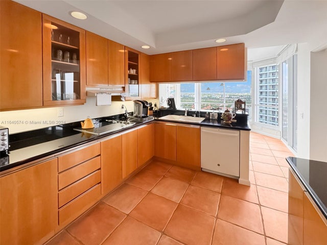 5 of 26 - 21150 Point Pl 2705, Aventura, FL