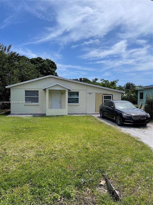 4 of 58 - 2008 N 51st Ct, Fort Pierce, FL