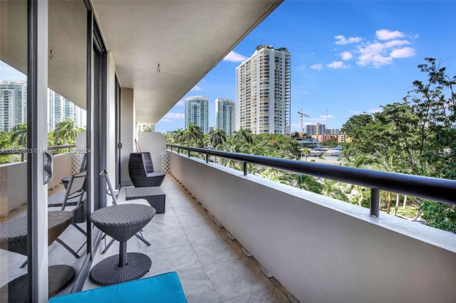 2 of 60 - 19667 Turnberry Way 3e, Aventura, FL