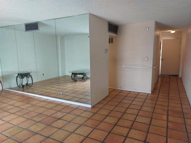 2 of 18 - 1731 Se 15th St 209, Fort Lauderdale, FL