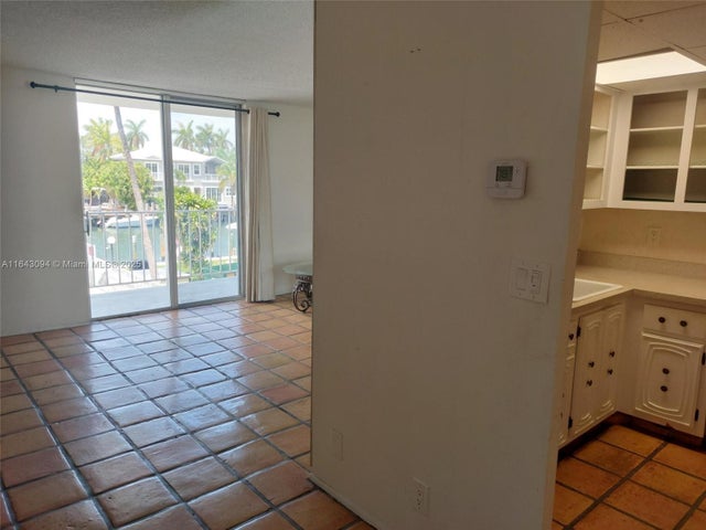 3 of 18 - 1731 Se 15th St 209, Fort Lauderdale, FL