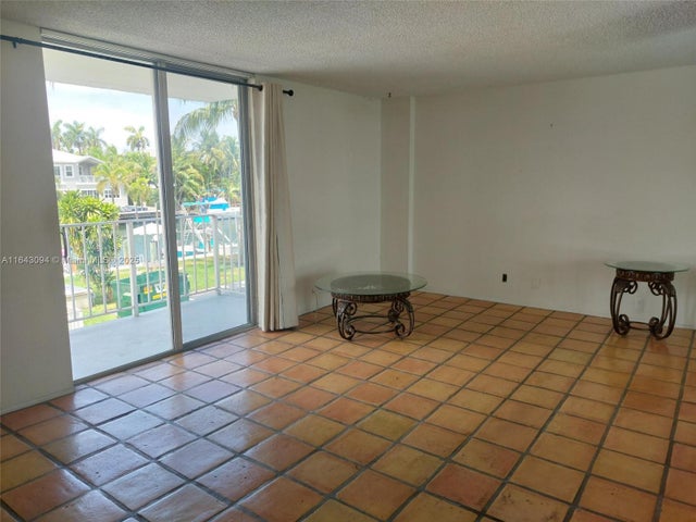 5 of 18 - 1731 Se 15th St 209, Fort Lauderdale, FL